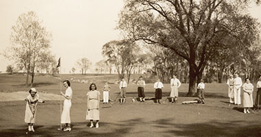 Women putting in historic image of Hershey Country Club