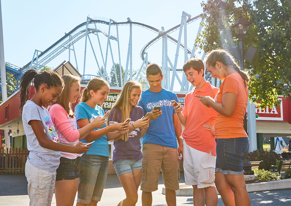 Group of teens in Hersheypark