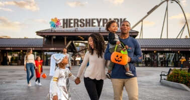 Happy family at Hersheypark gate for Hersheypark Halloween