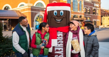 Hershey's character and family enjoying Hersheypark Christmas Candylane